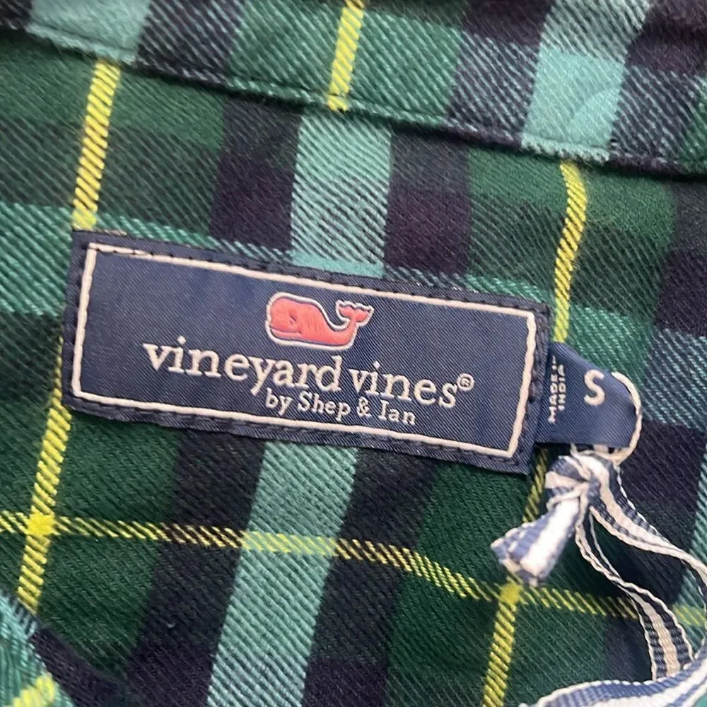 Vineyard Vines long sleeve flannel button down shirt size small